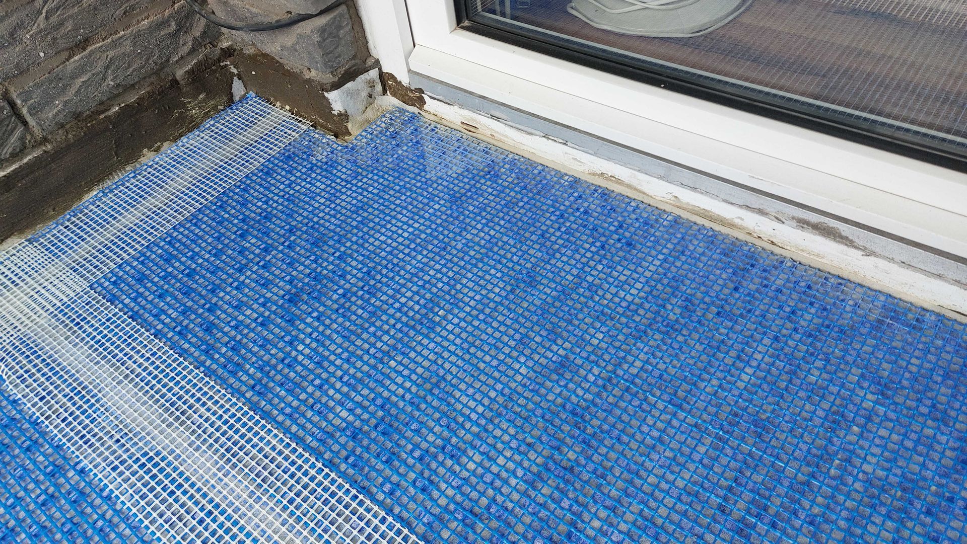 Balkonsanierung – Aufbringen einer Drainagematte