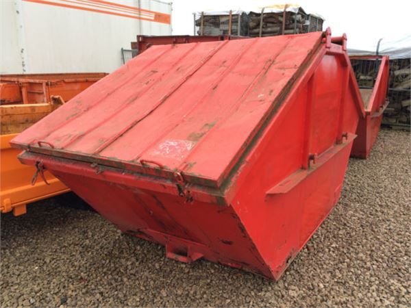 Zwei rote Container