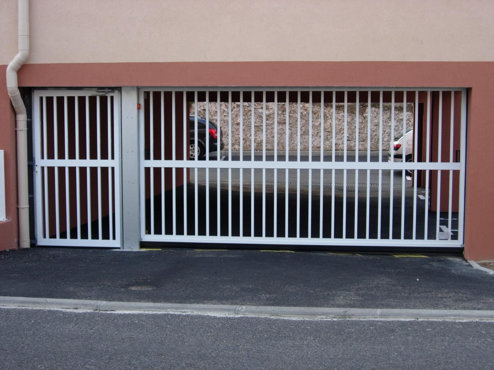 Grille et portillon pour une entrée de résidence