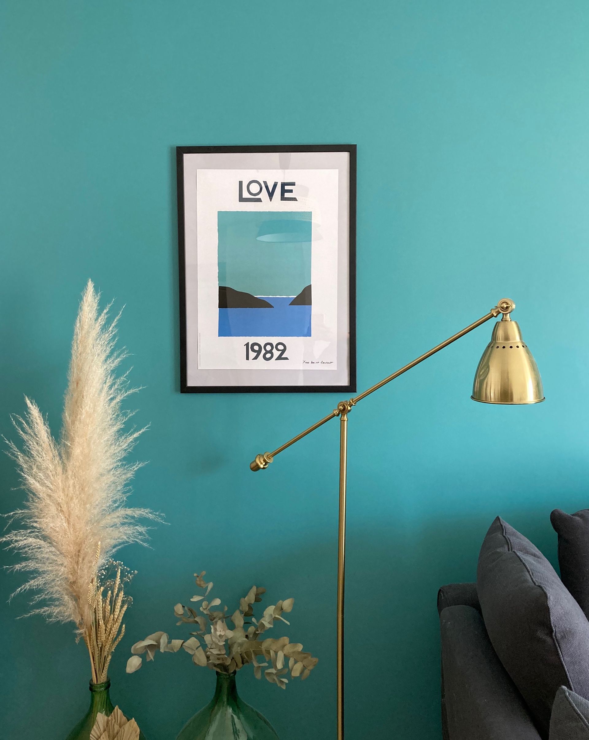 Peinture bleue turquoise sur mur intérieur