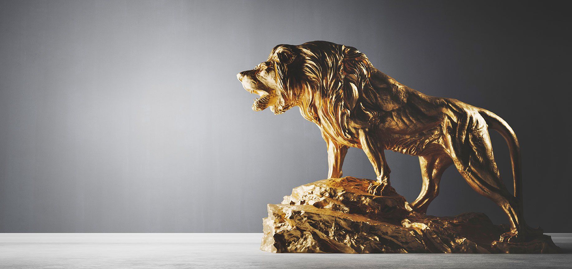 Statue en or