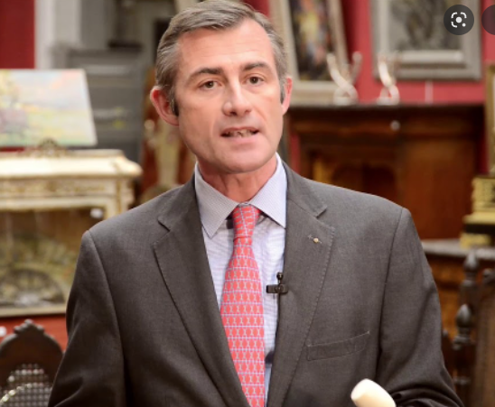 Maitre Olivier Baron commissaire-priseur en salle des ventes