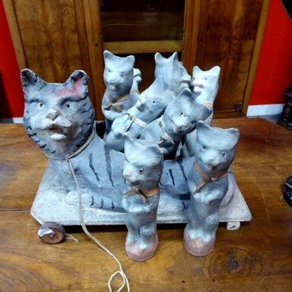 Jeu de quilles en papier maché (adjugé 1 780€)