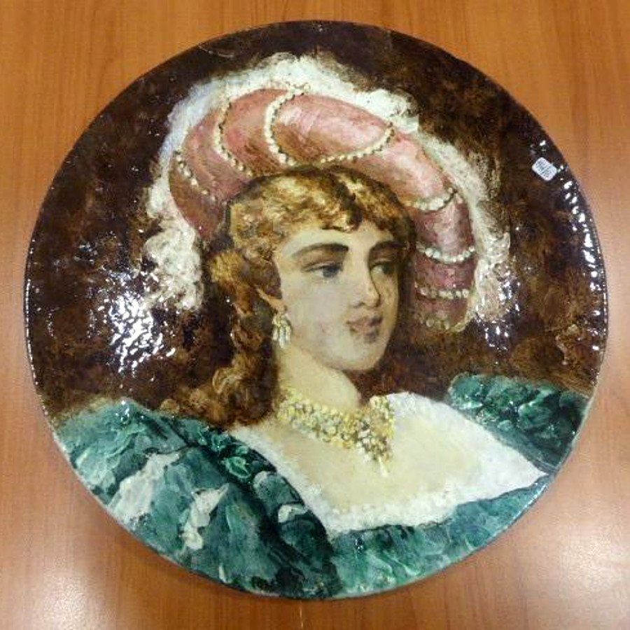 Plat en Gien restauré (adjugé 1 700€)