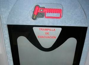 A sign that says trampilla de evacuacion on it