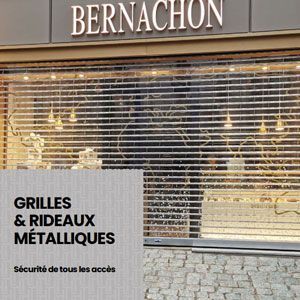 Façade avec enseigne « BERNACHON » et grille de sécurité métallique fermée affichant un texte en français.
