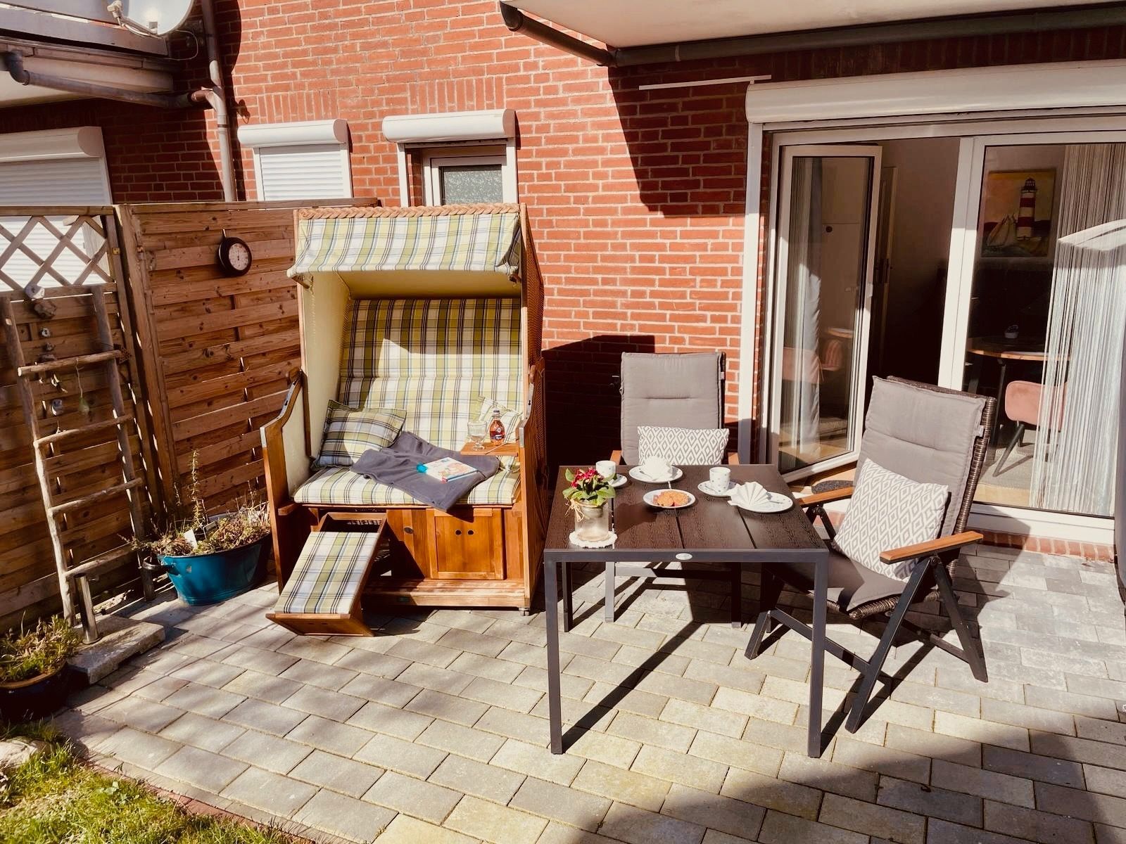 Sonnige Terrasse Ferienwohnung Schönhagen SommerLund