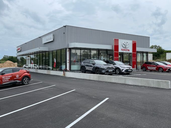 Devanture de la concession Toyota du groupe Cheli à Chaumont