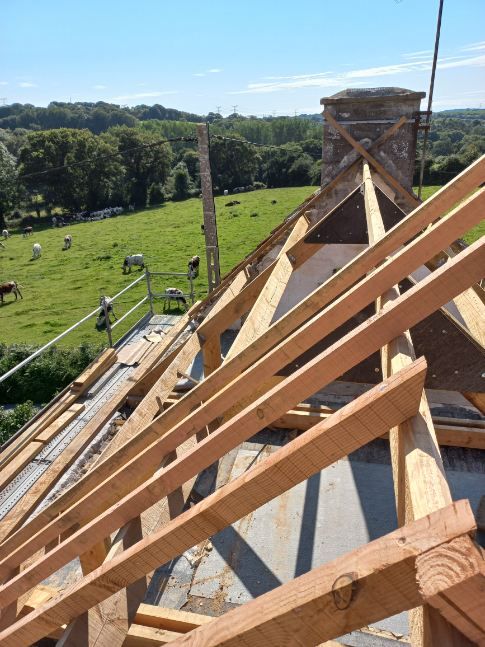 Pose d'une charpente en bois