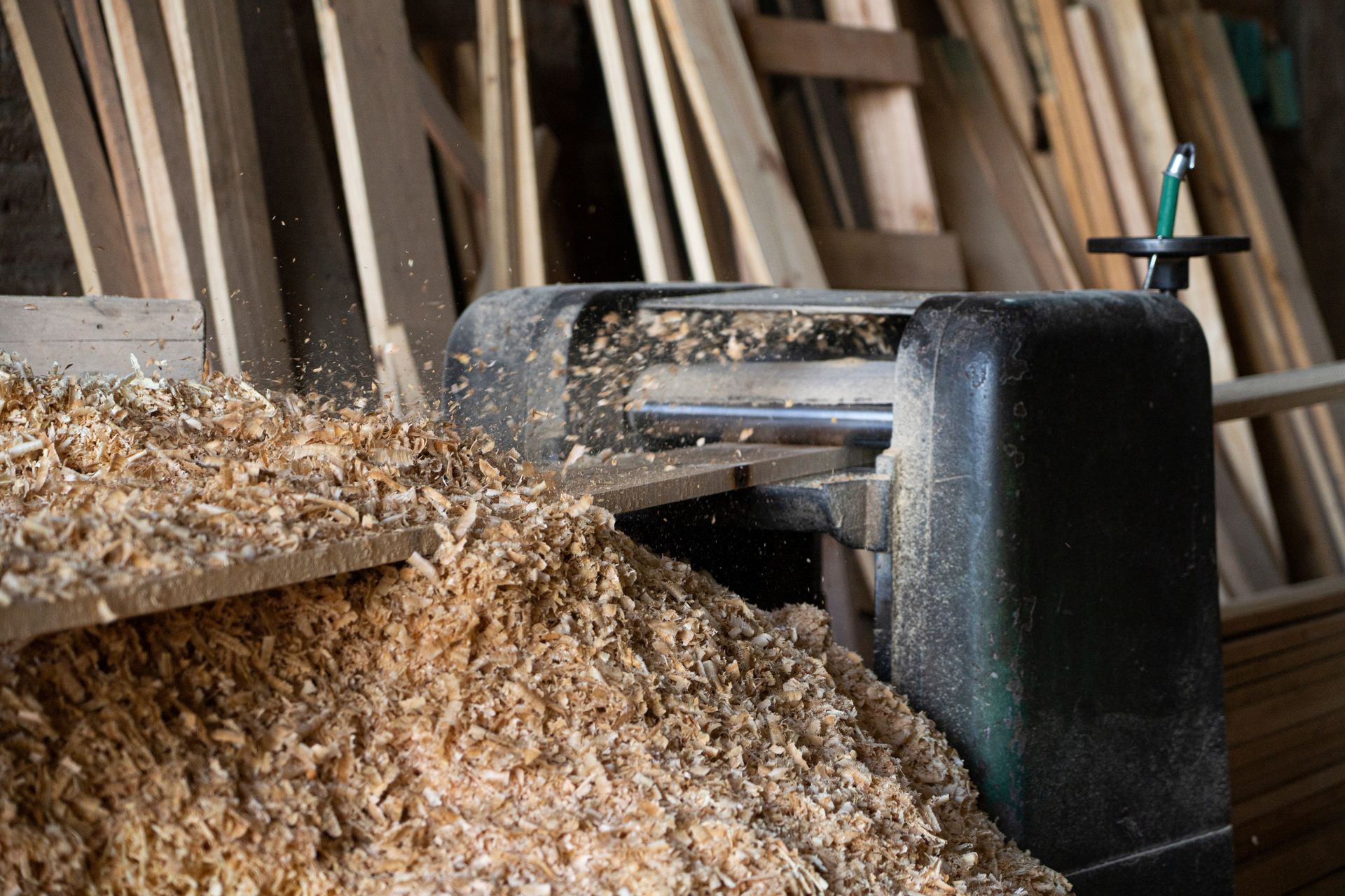 Une débiteuse de bois