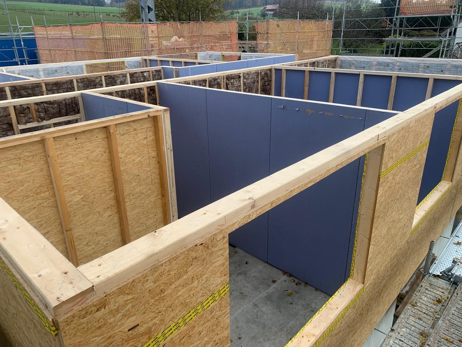 Gros plan sur une ossature de bâtiment en bois