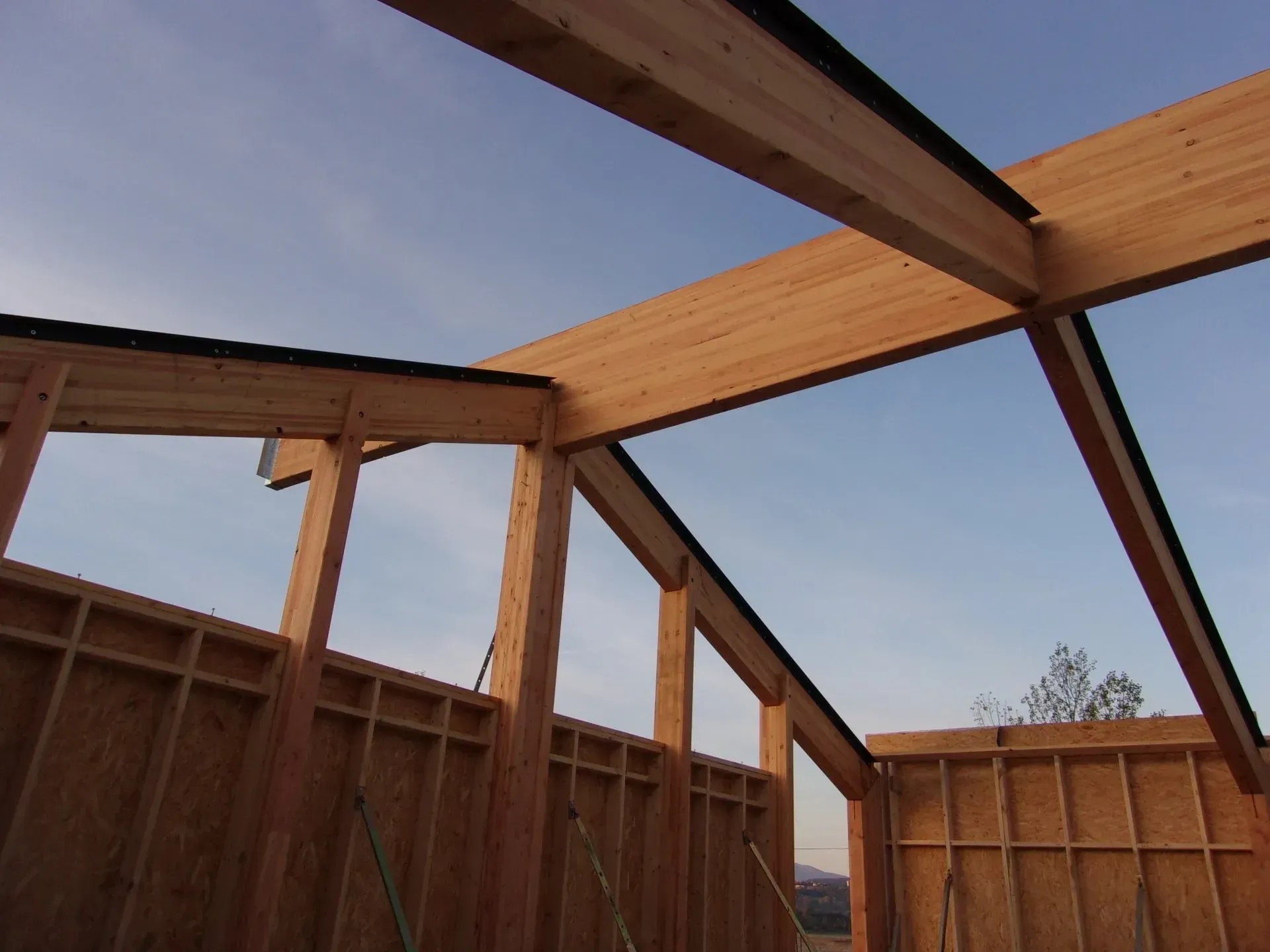 Structure en bois d'une maison en fabrication