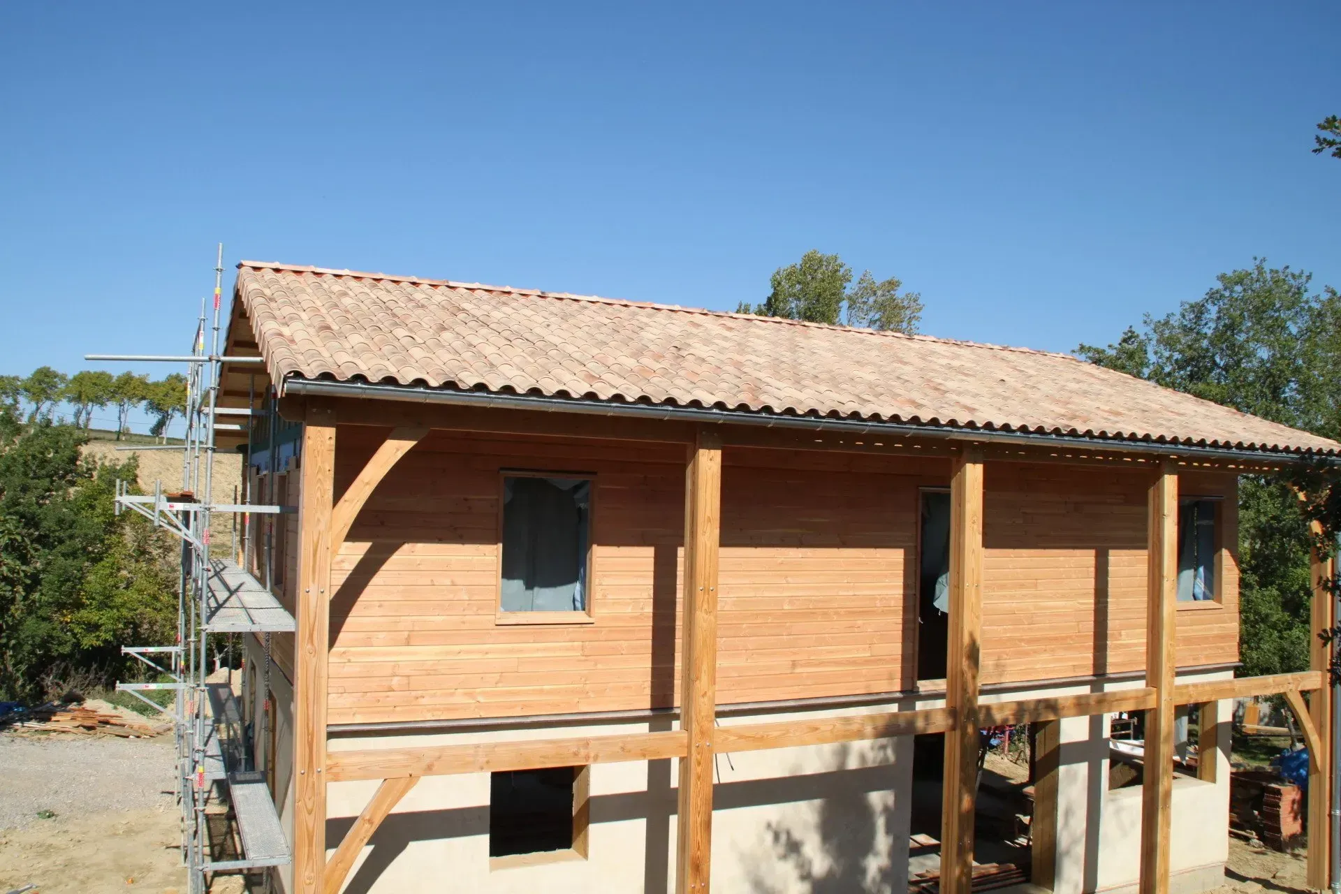 Maison individuelle en bois en cours de construction