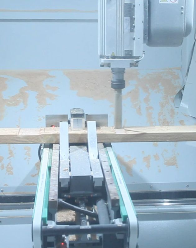 Découpe de bois avec une machine outil