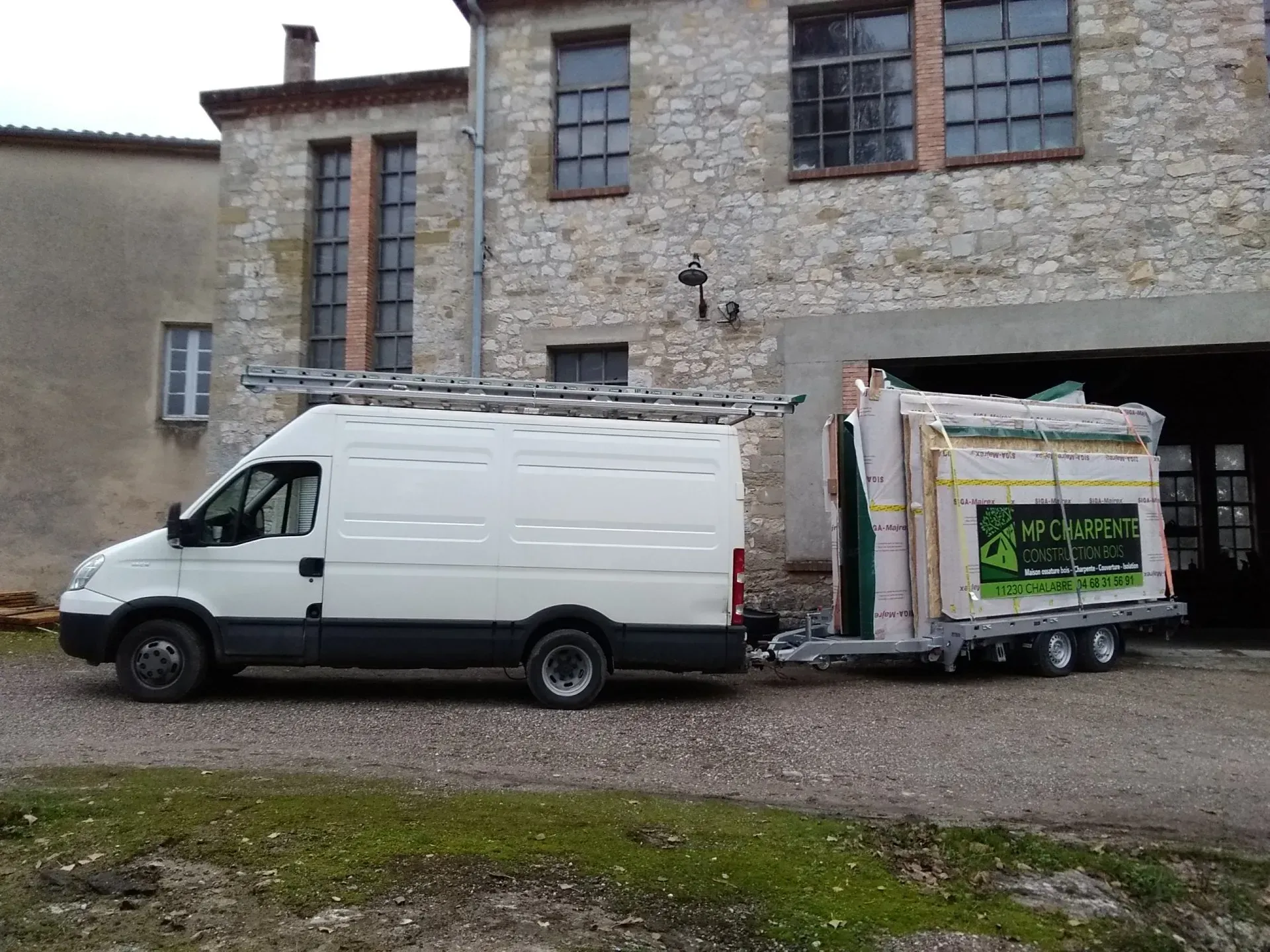 Chantier de transport de mur