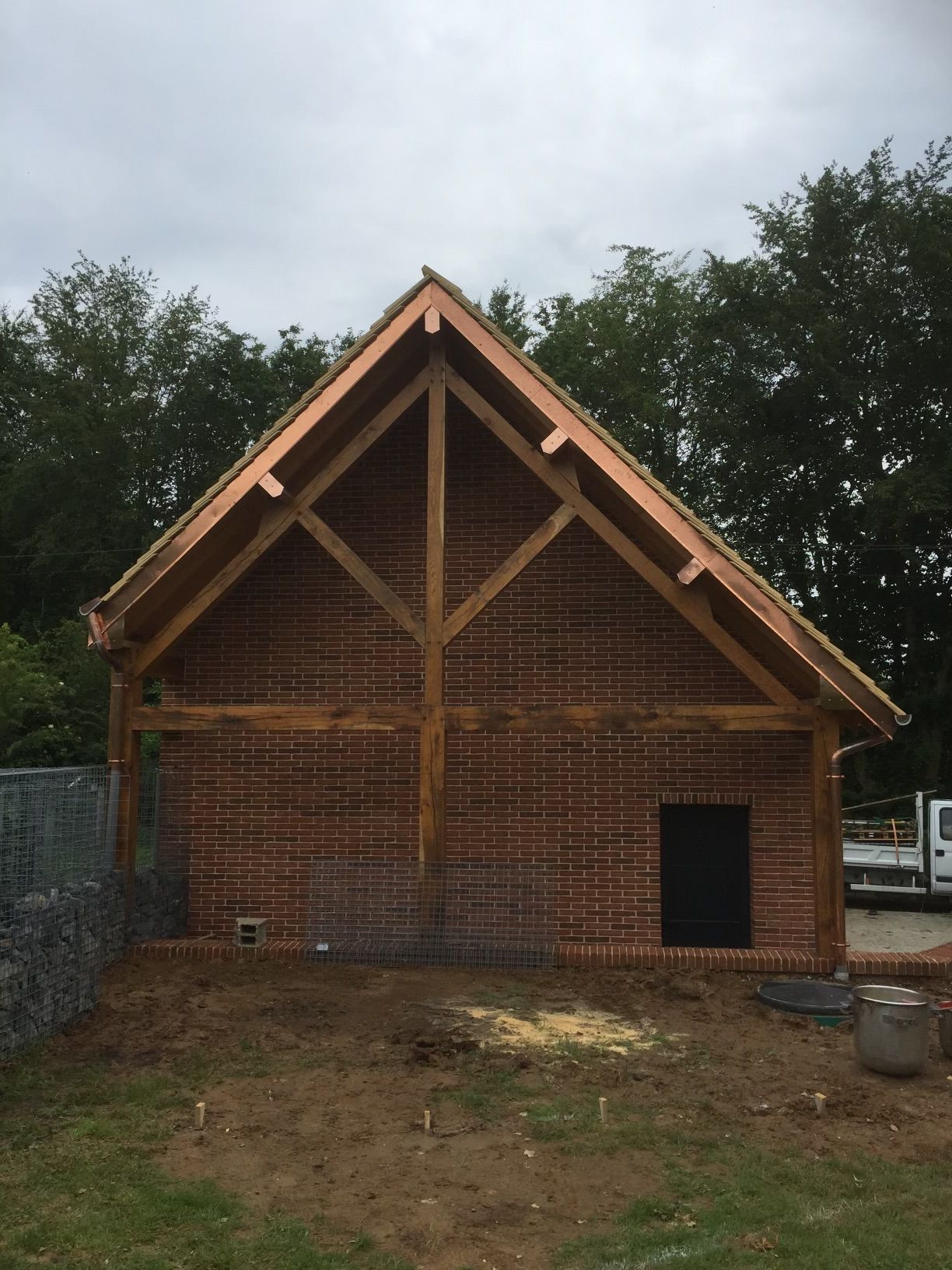 Construction d'un toit de garage vu de face