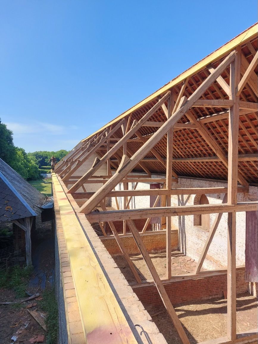 Charpente mise en place pour une grange par nos soins