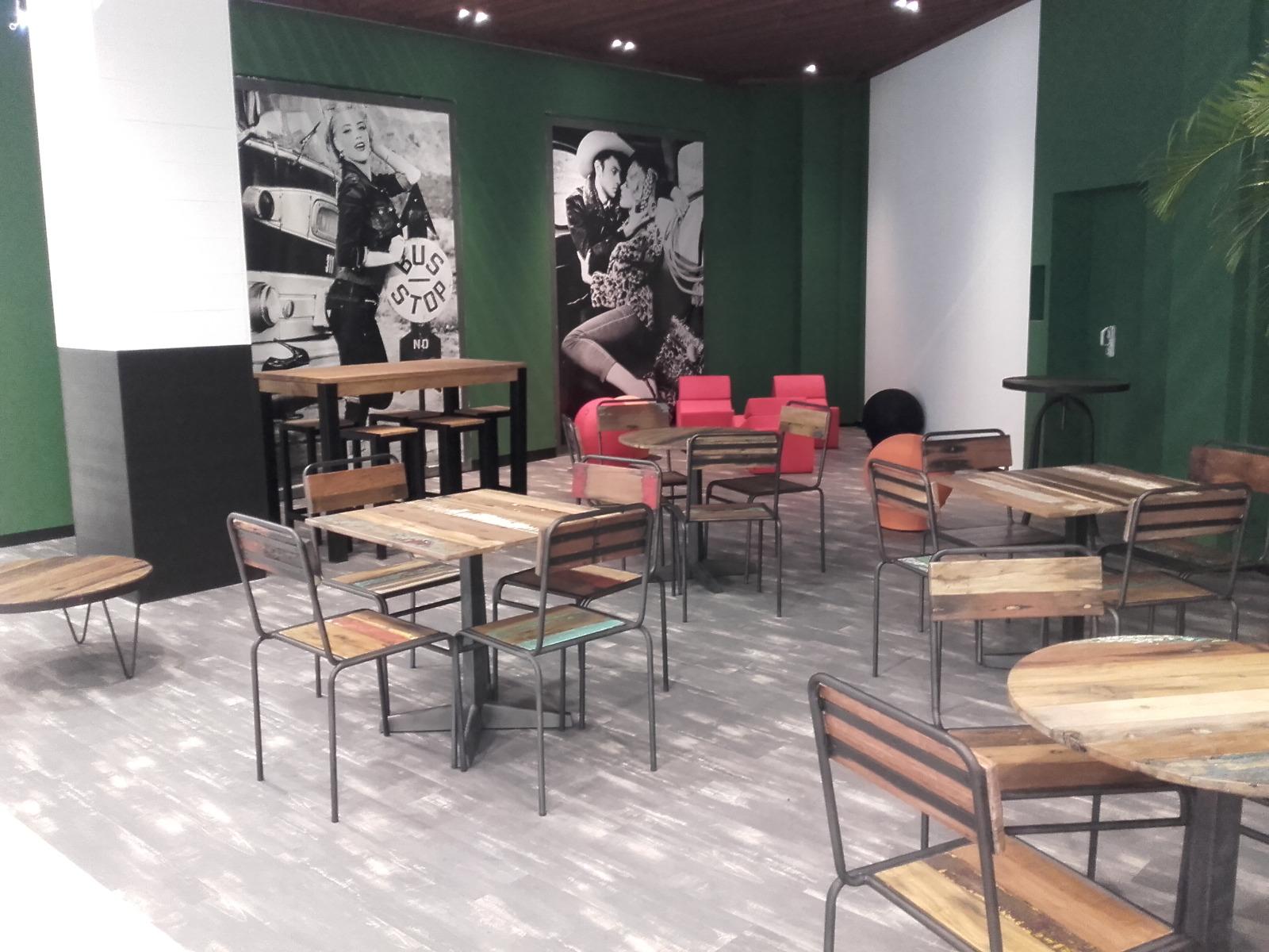 Revêtement de sol gris avec nuances en blanc