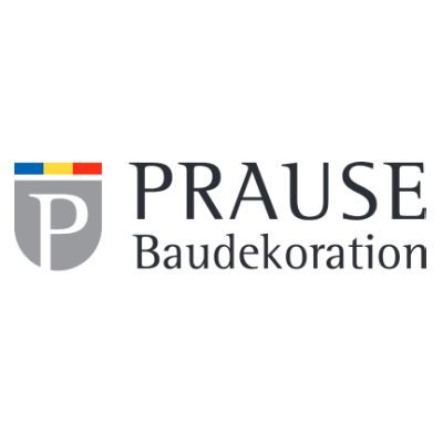 Person, die mit einer Farbrolle eine gelbe Wand streicht, Hand im Vordergrund.