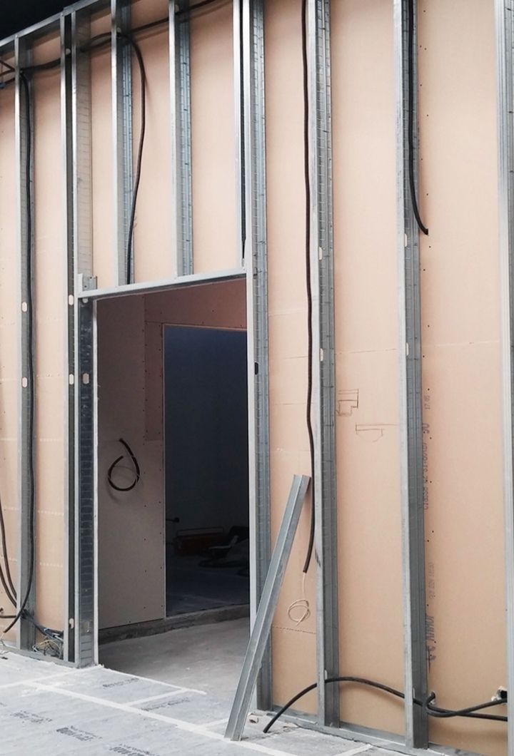 Struttura in ferro nel muro