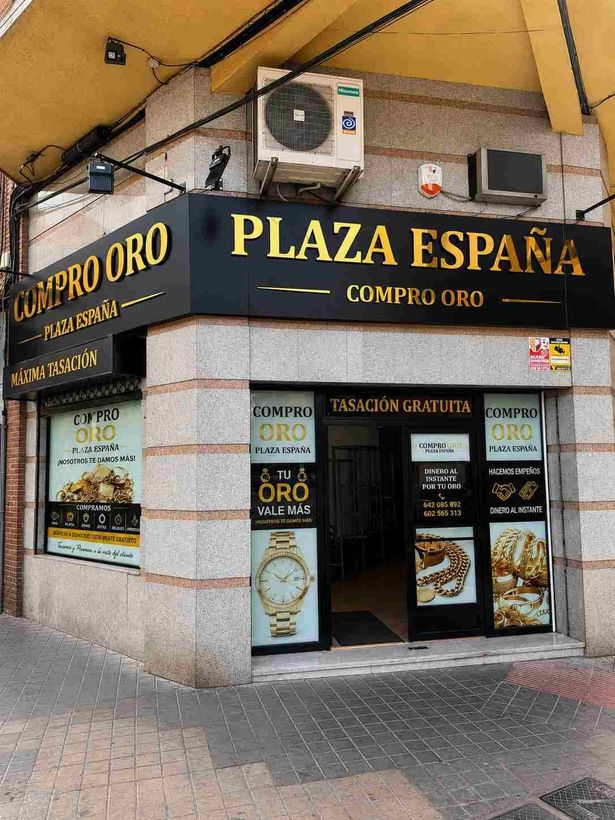 Local comercial en esquina para la tabaquería Plaza