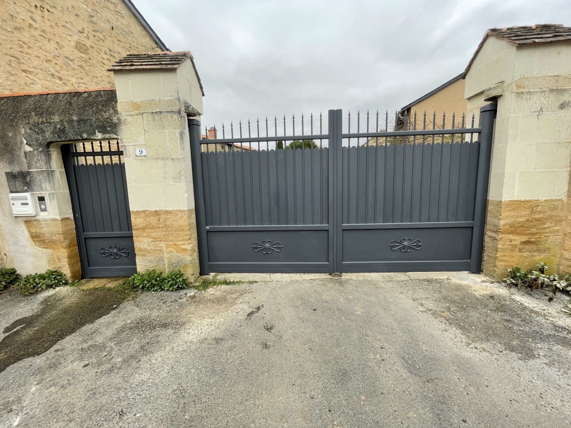 portail aluminium noir