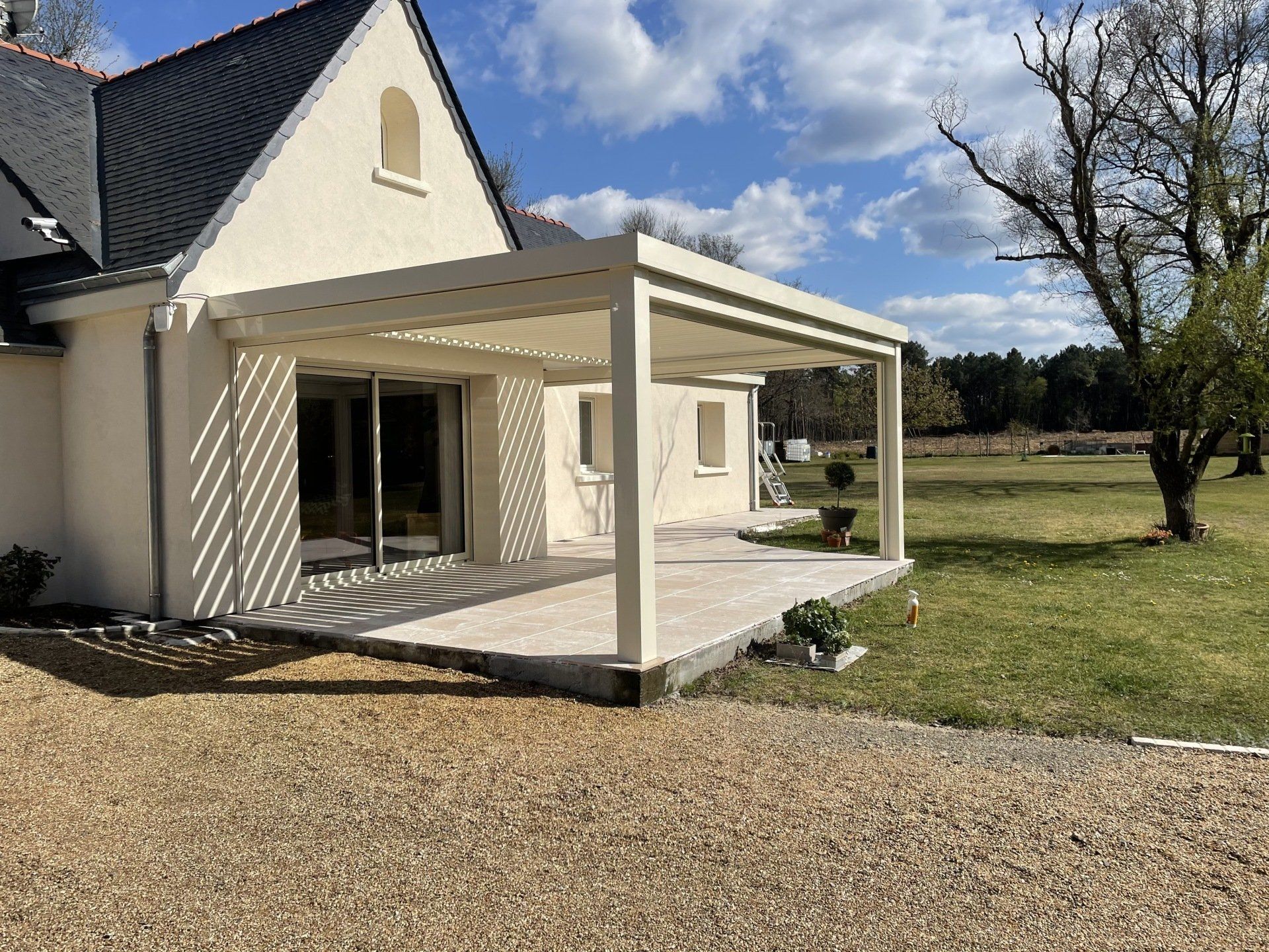 installation pergolas alu saumur