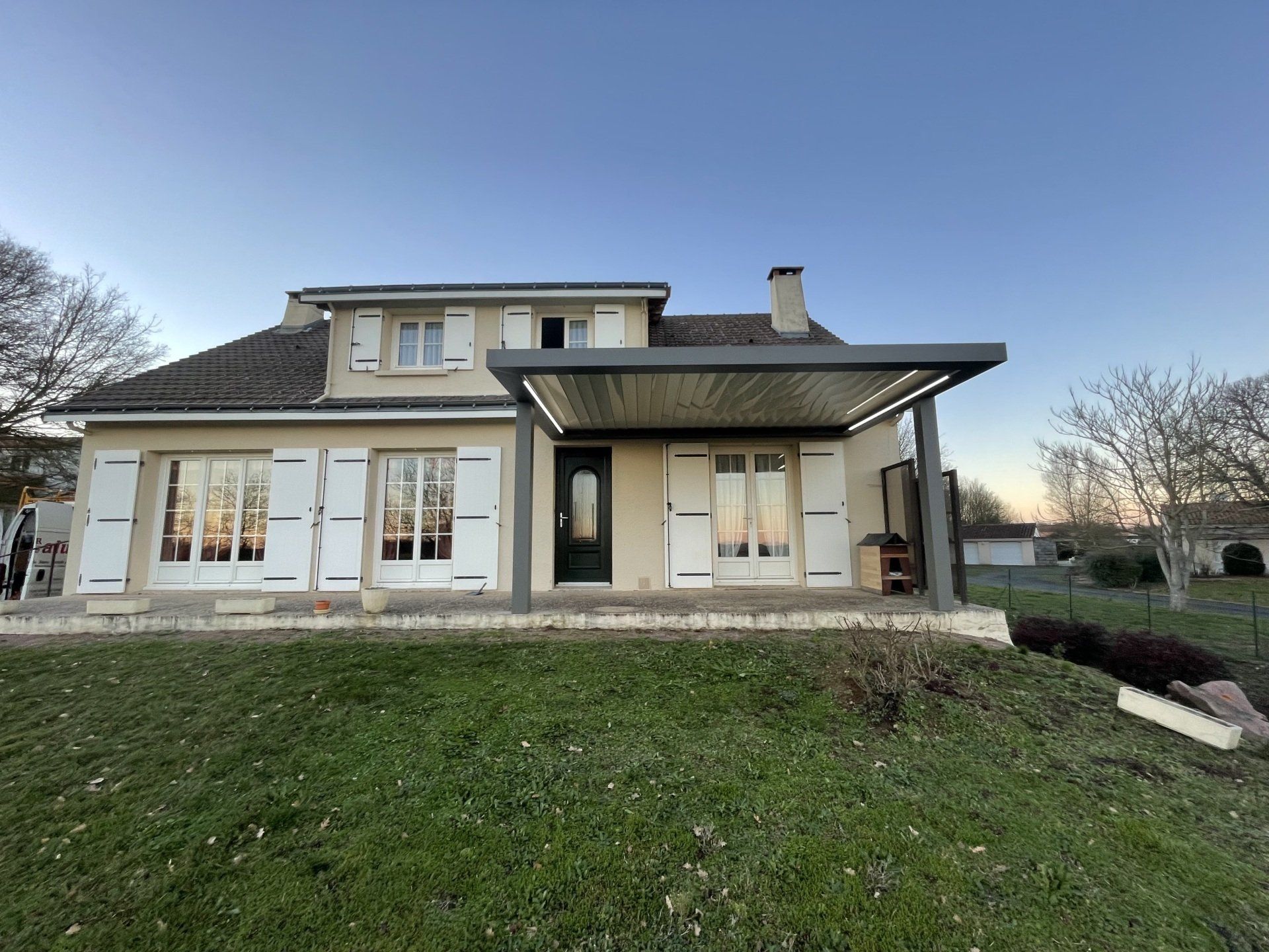 mise en place pergola aluminium