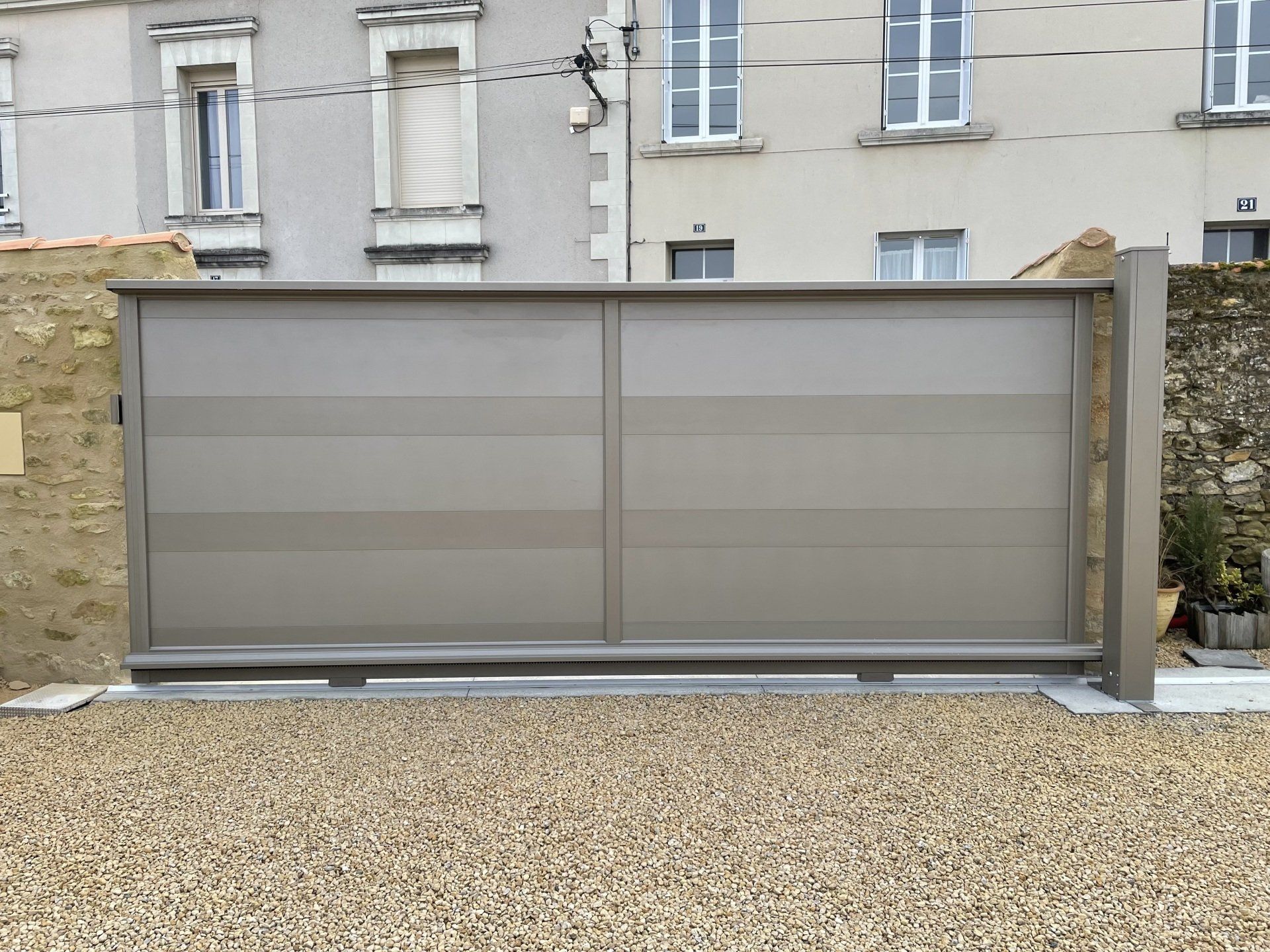 installation portail flavier alu