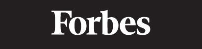 Logo Forbesa jest białe na czarnym tle.