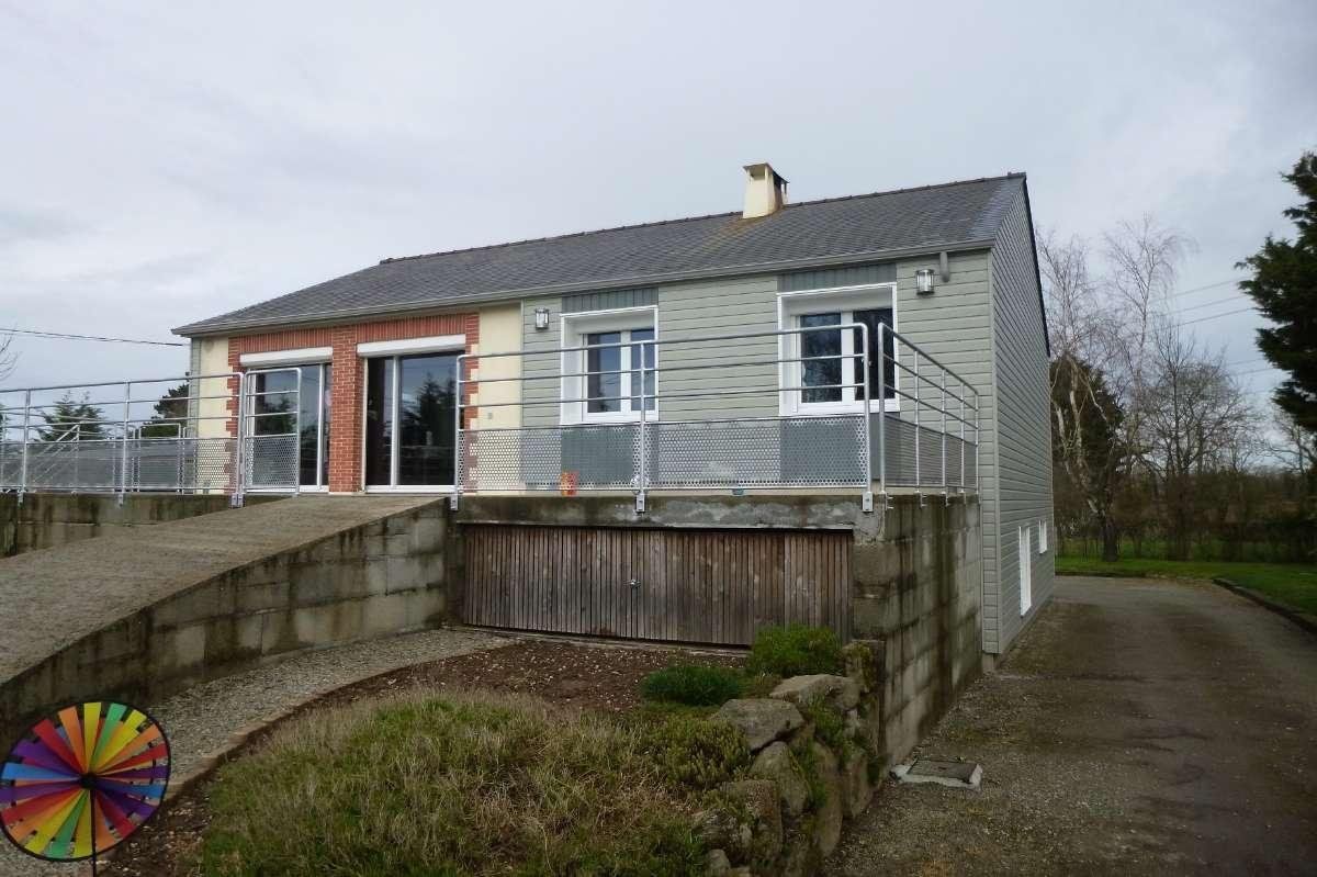 Maison au bardage gris