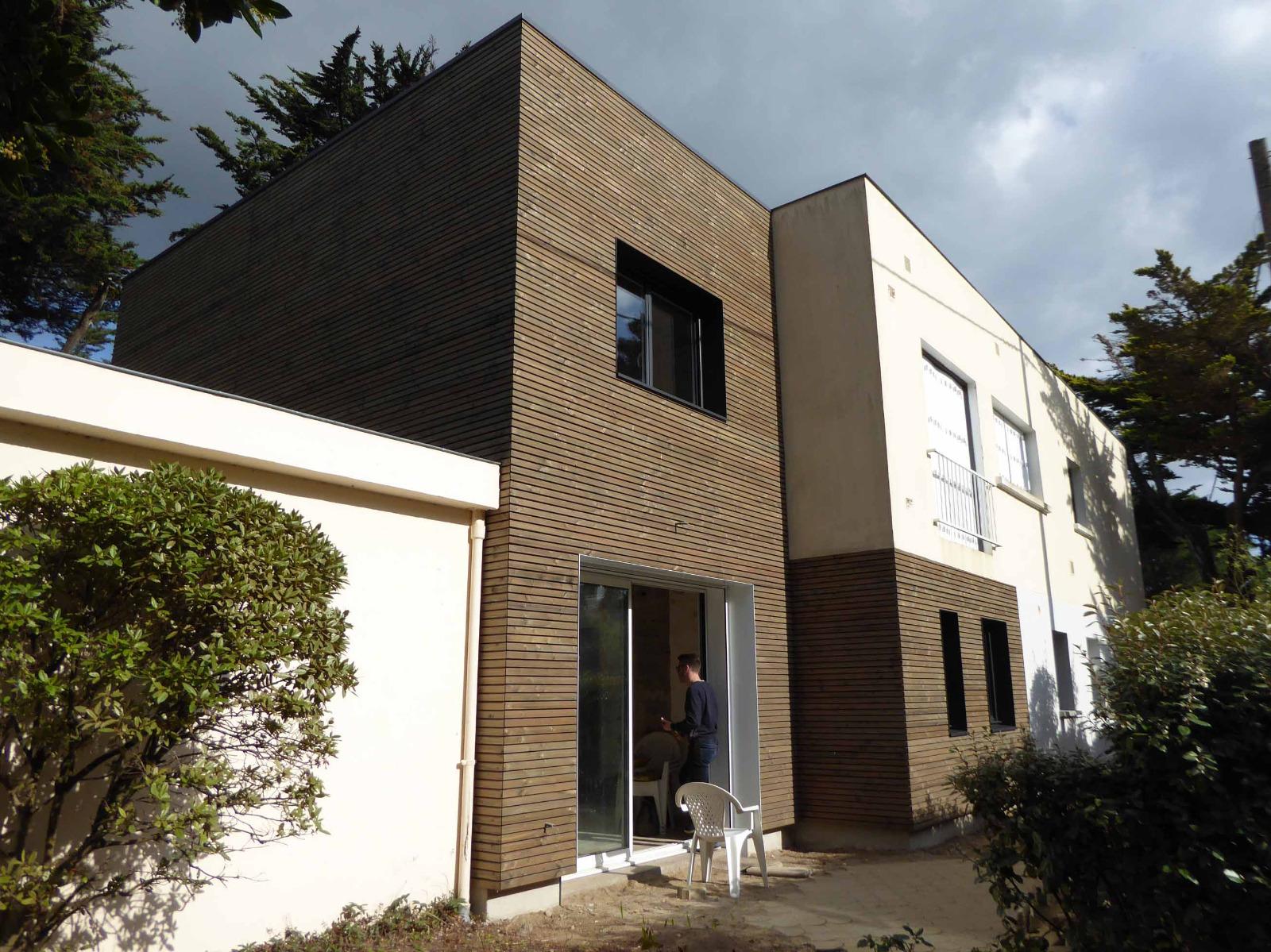 Bardage d'une maison de couleur marron