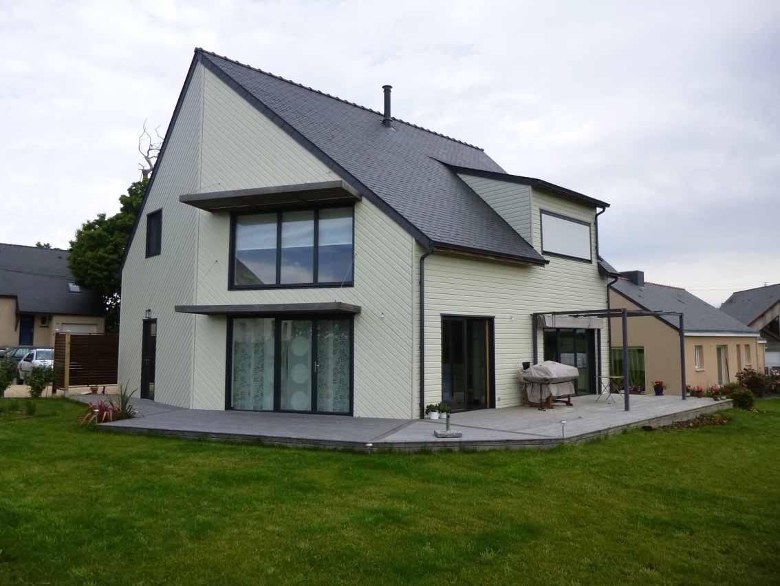 Bardage blanc et menuiseries