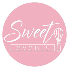 El logotipo de Sweet Events es un círculo rosa con un batidor y una cuchara dentro.