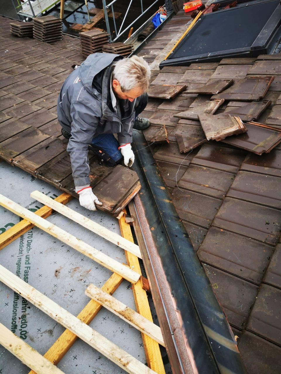Arbeit von der HTR PROTECT GmbH auf einem Dach