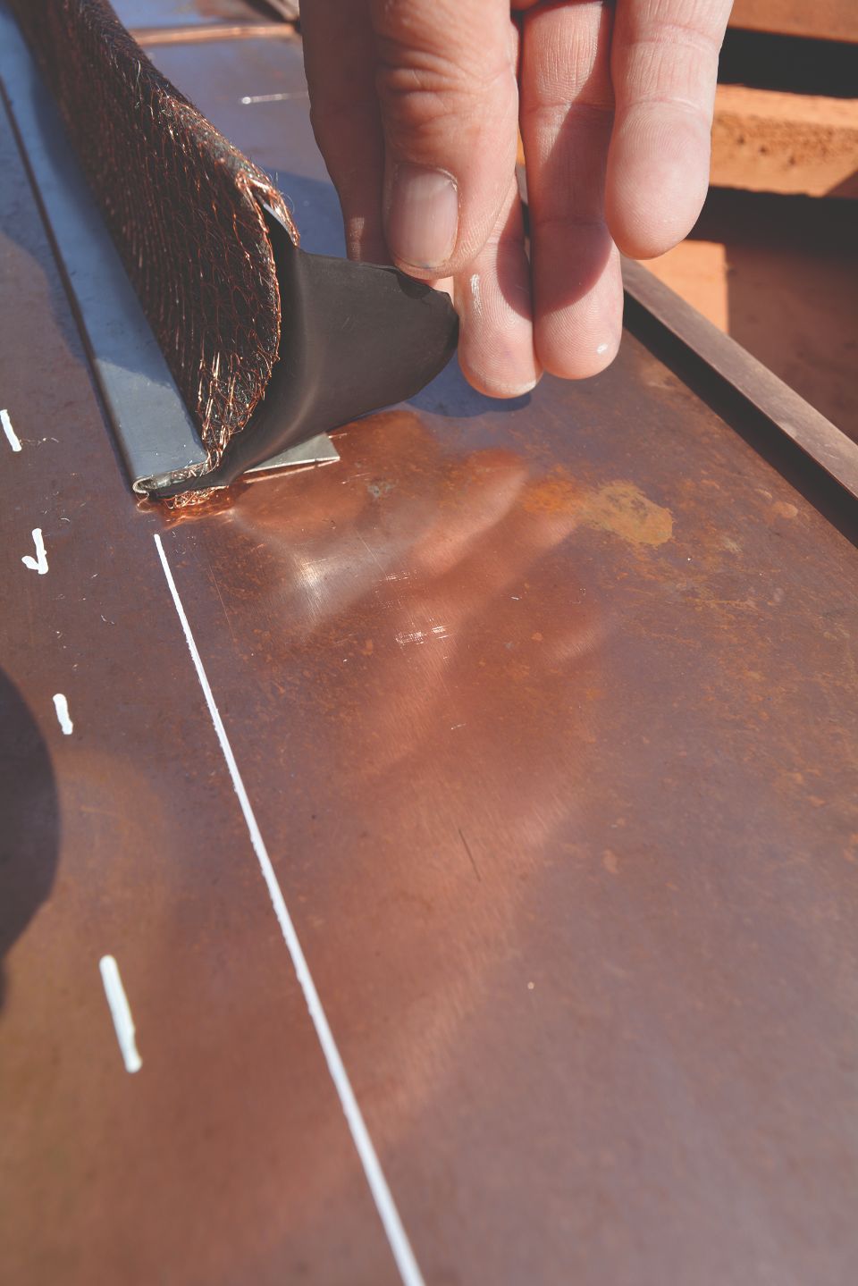 Marderschutz von der HTR PROTECT GmbH wird installiert