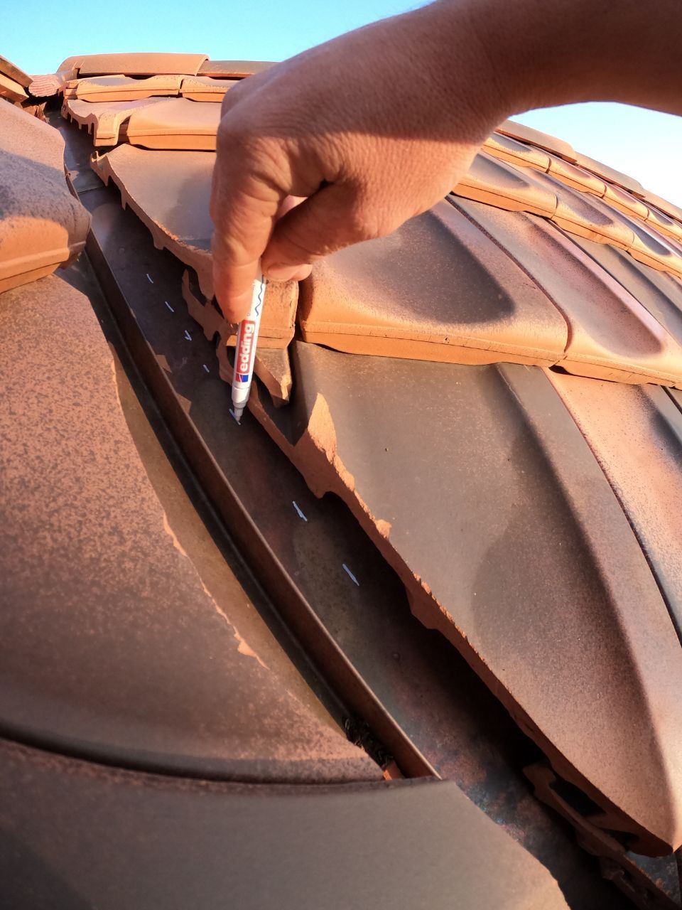 Marderschutz von der HTR PROTECT GmbH wird installiert