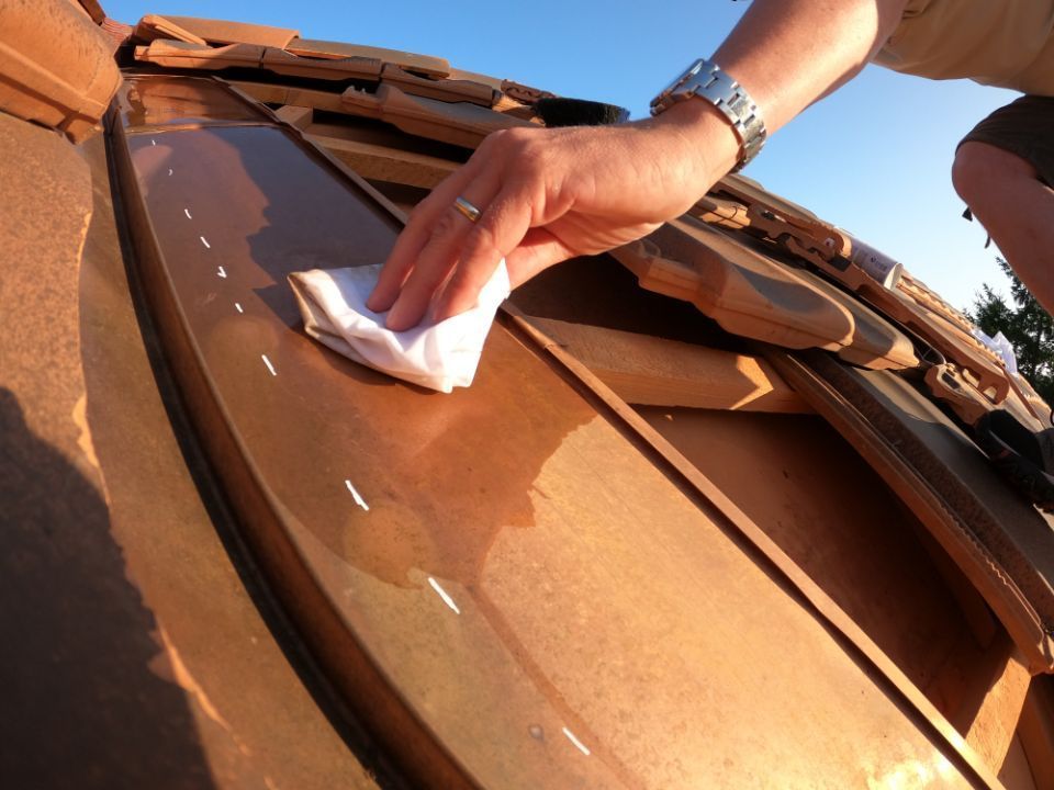 Marderschutz von der HTR PROTECT GmbH wird gereinigt