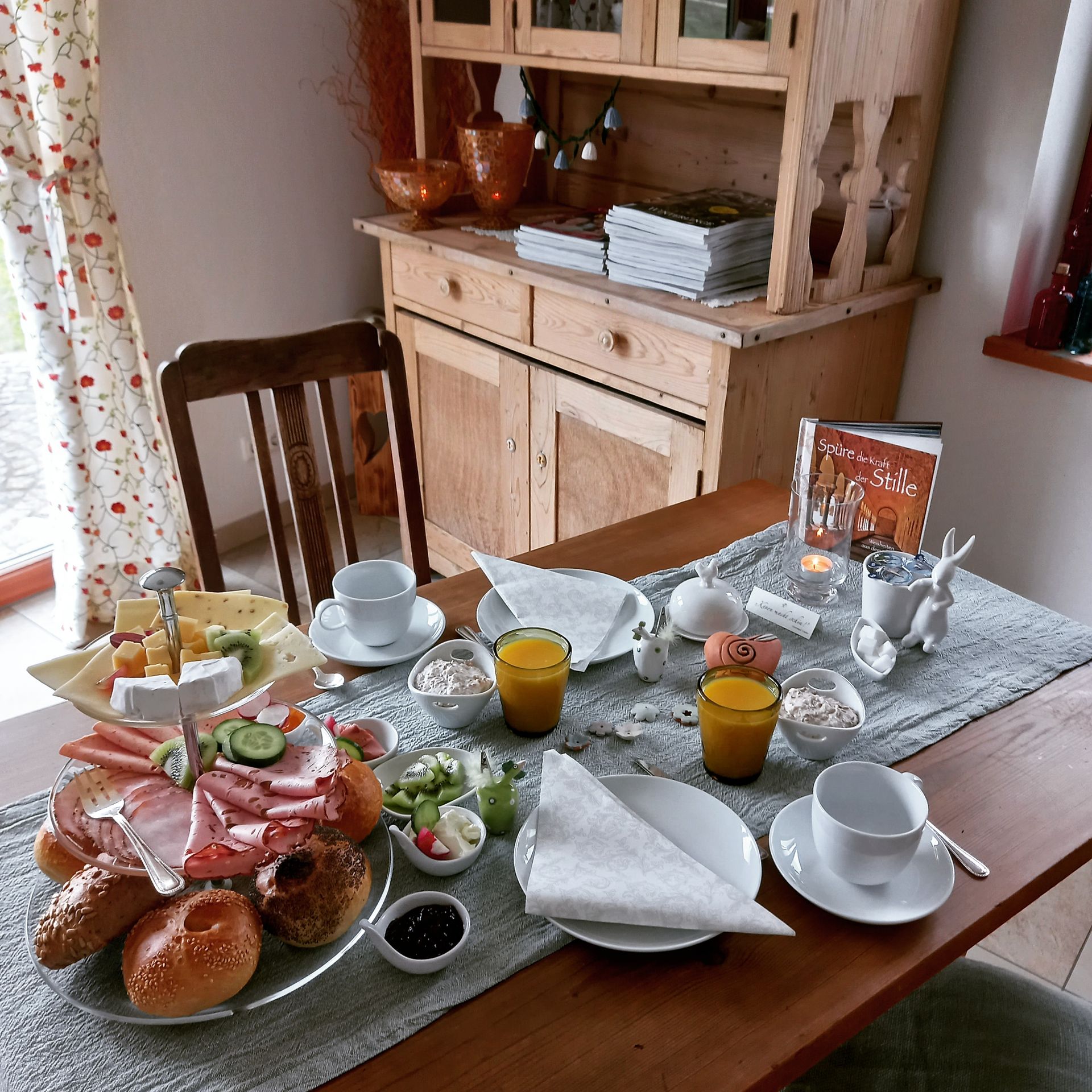 Christiane und Paula Eder am Empfang vom Kosmetikstudio