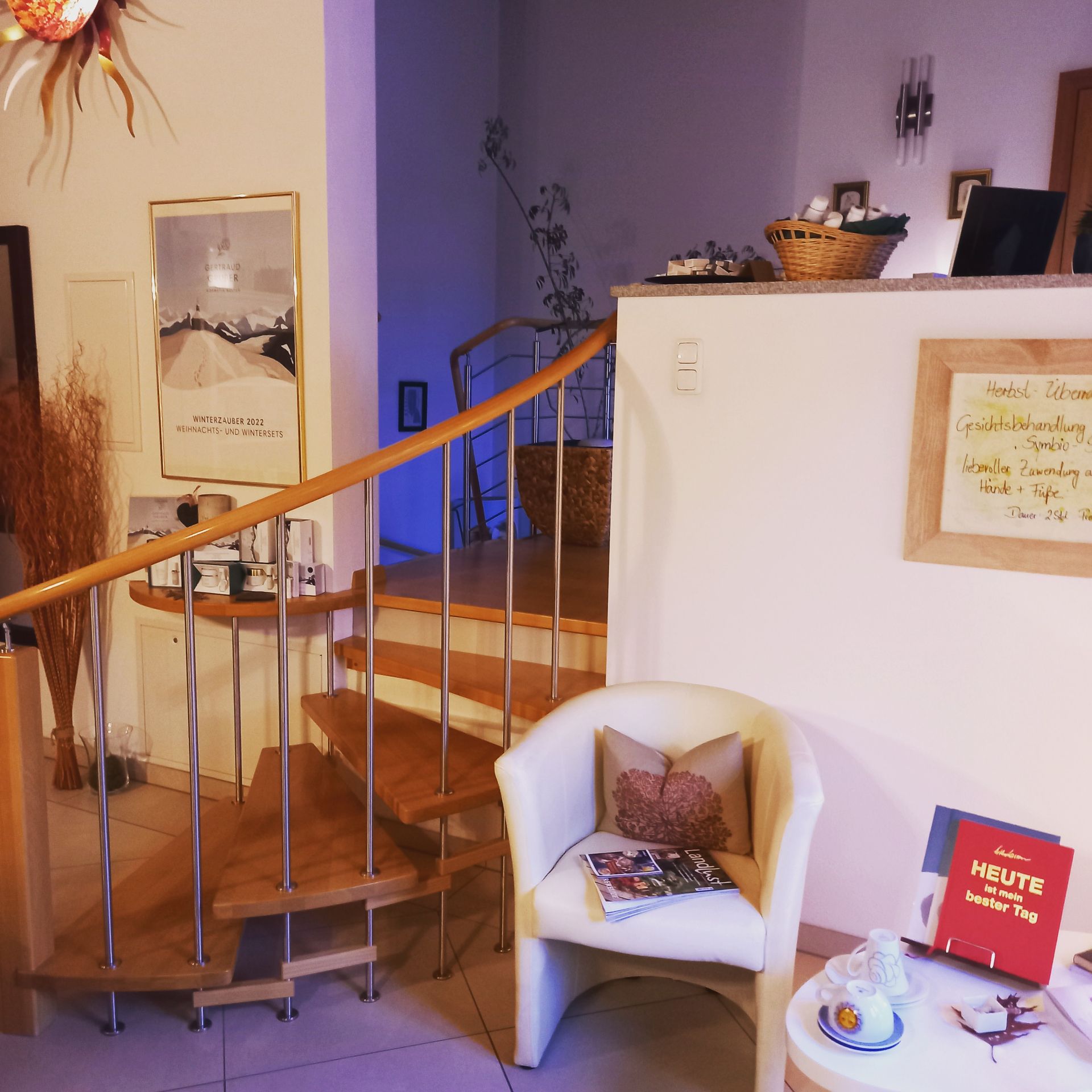 Christiane und Paula Eder am Empfang vom Kosmetikstudio