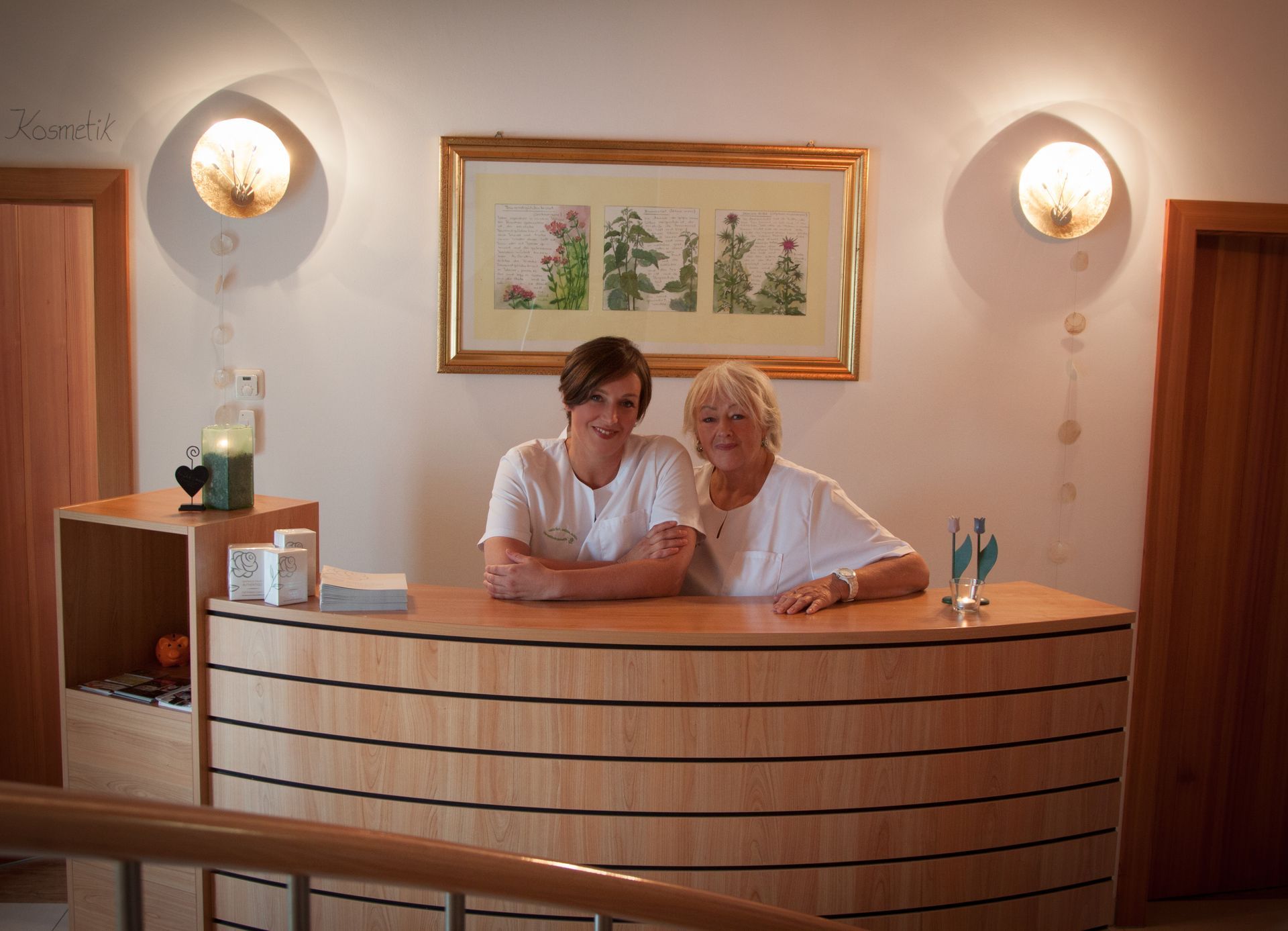 Christiane und Paula Eder am Empfang vom Kosmetikstudio