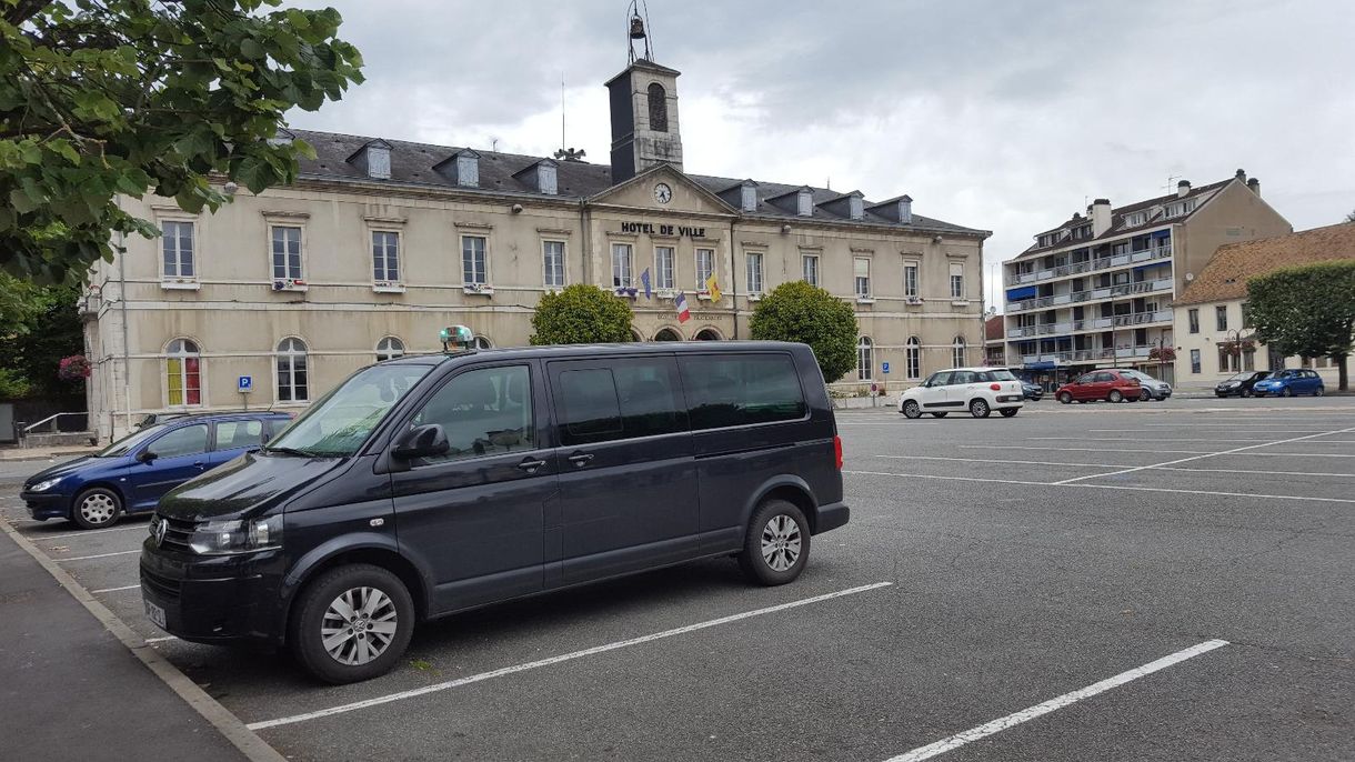 Orthez - Taxi Transport et Excursion La Cigogne à Mazères (33)