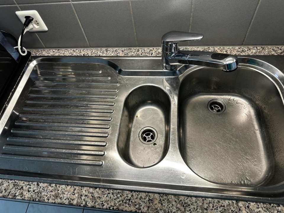 Edelstahl-Spülbecken