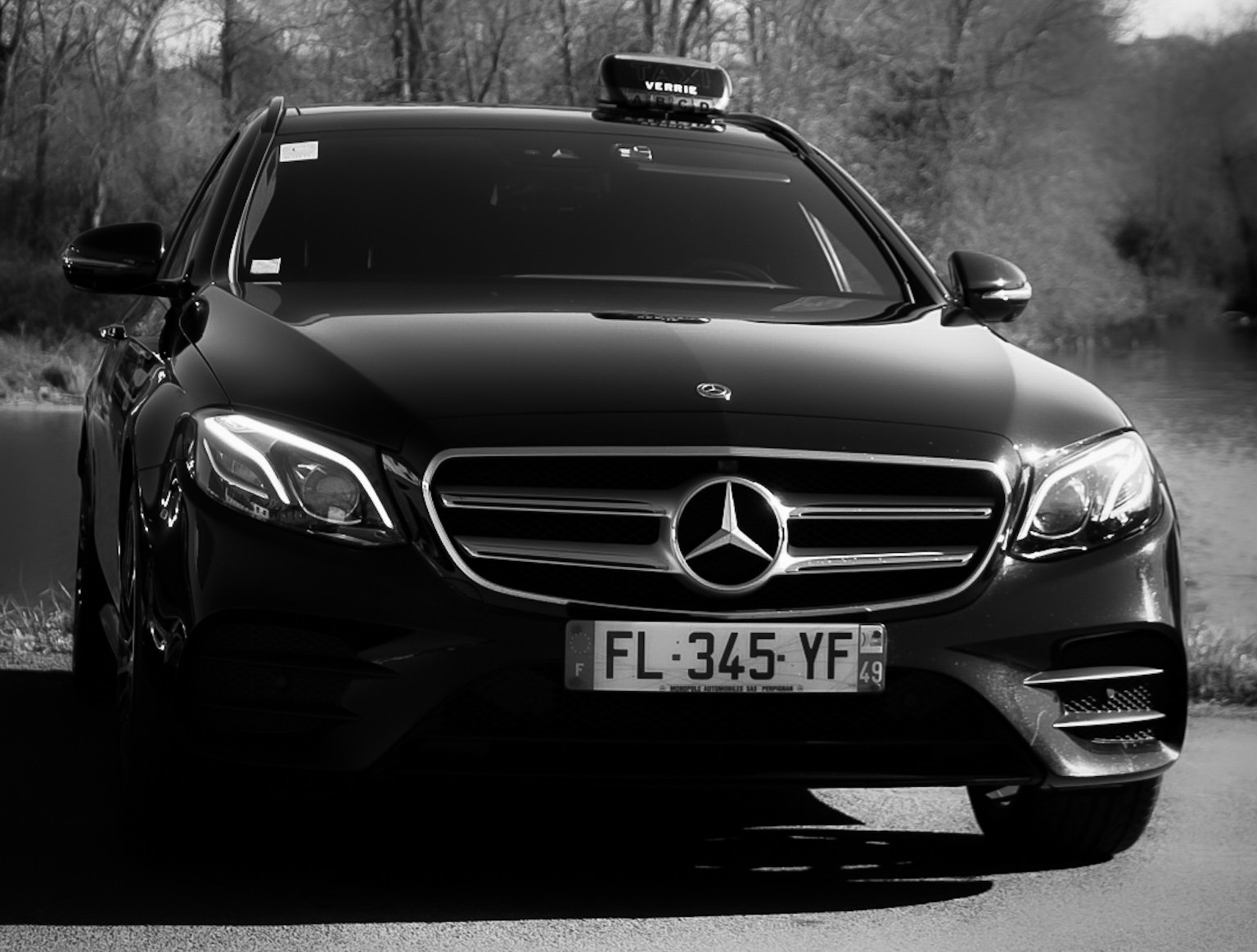 Taxi Mercedes vu de face