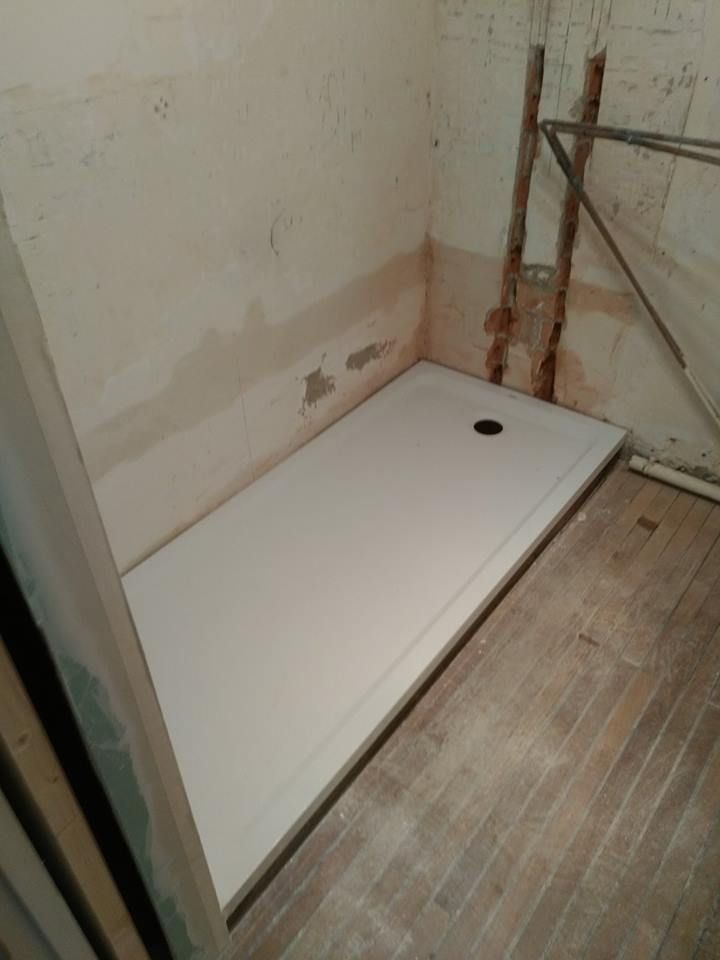Une douche en cours de rénovation