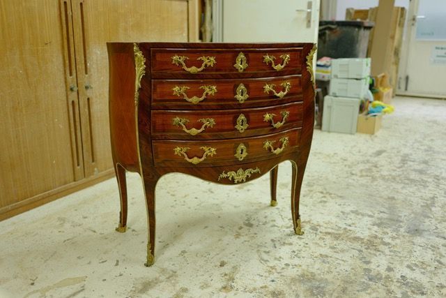Commode estampillée Jacques Dubois