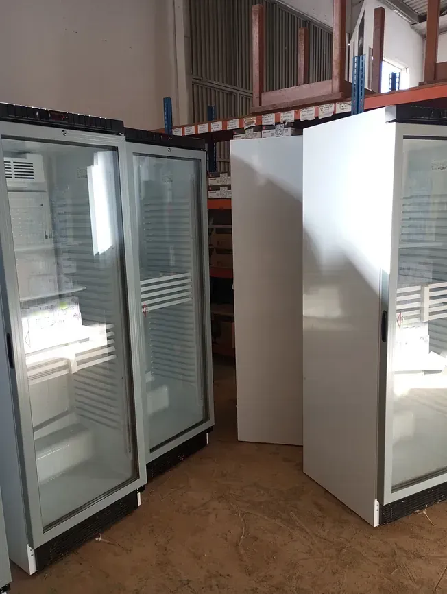 EXPOSITORES VERTICAL FRIO