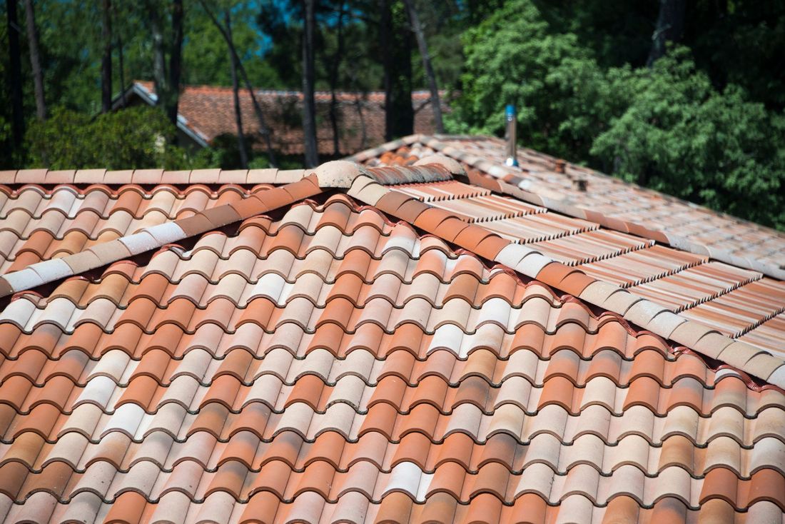 Toiture en tuiles romanes
