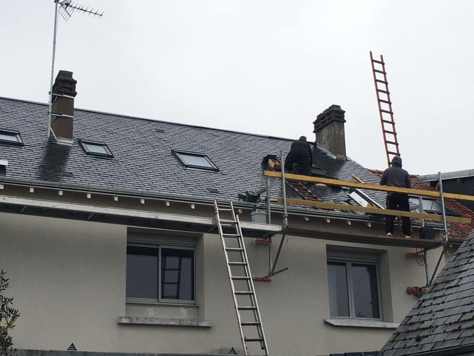 Pose d'ardoise chantier en cours