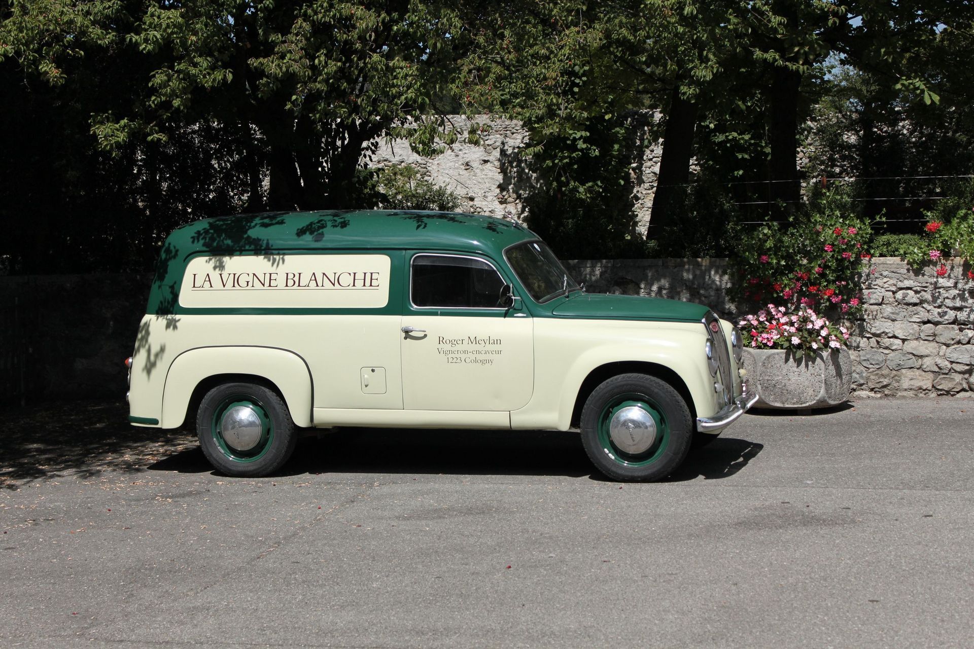 Domaine de la vigne blanche- fourgon
